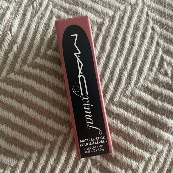 MAC MATTE LIPSTICK 617 VELVET TEDDY - Picture 2 of 7